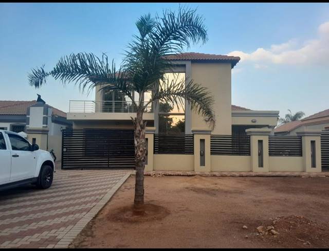 4 BEDROOM HOUSE FOR SALE IN DAWN PARK EXT